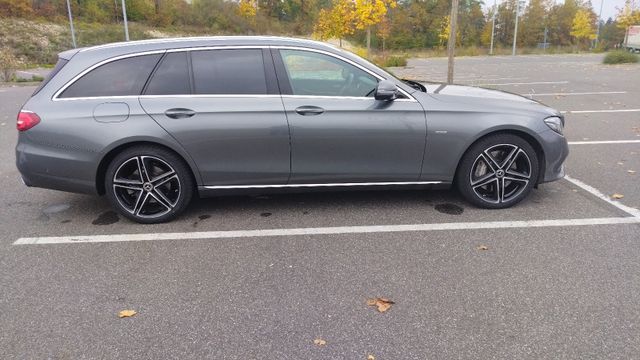MERCEDES-BENZ E400d 4MATIC TÜV+Service neu 360° Widescreen 