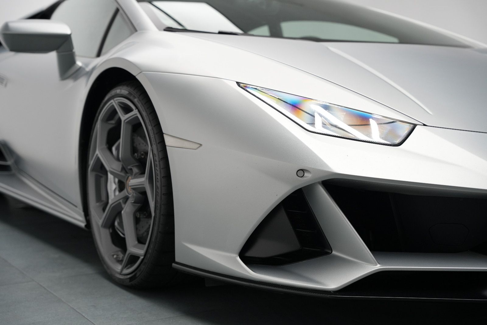 Fahrzeugabbildung Lamborghini Huracán EVO V10 /LIFT/SENSONUM/KAMERA/ACC