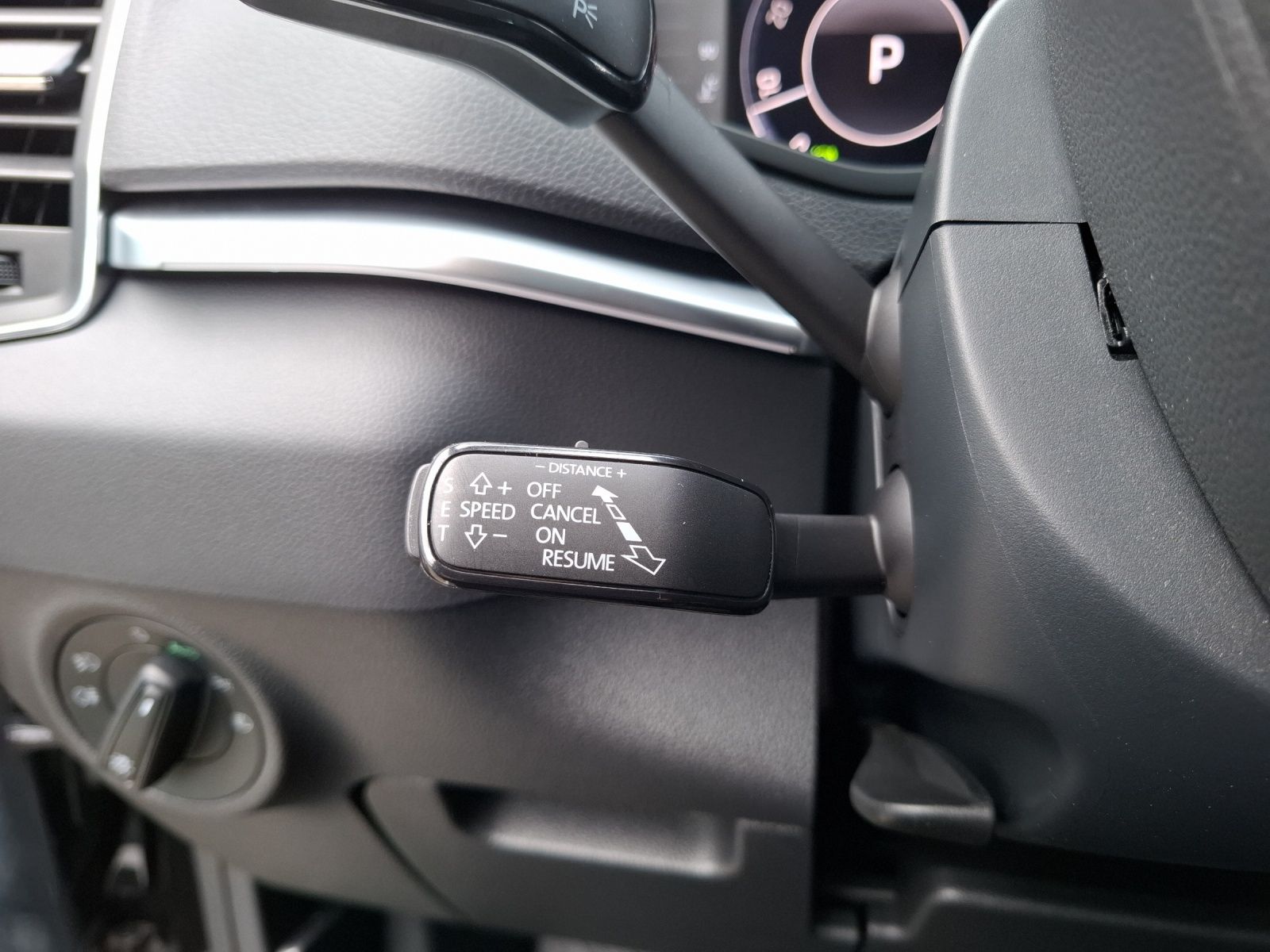 Fahrzeugabbildung SKODA Karoq TSI Drive-125 DSG LED Navi AID ACC RFK SH