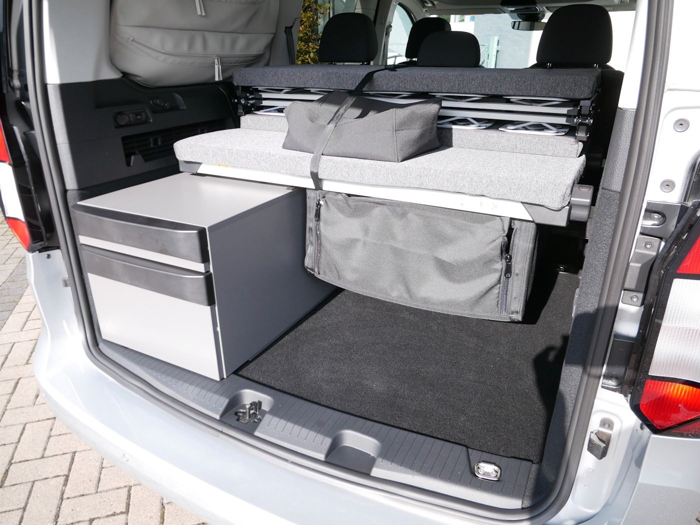 Fahrzeugabbildung Volkswagen Caddy Maxi 2.0 California NEU44T Camper 90kW USB