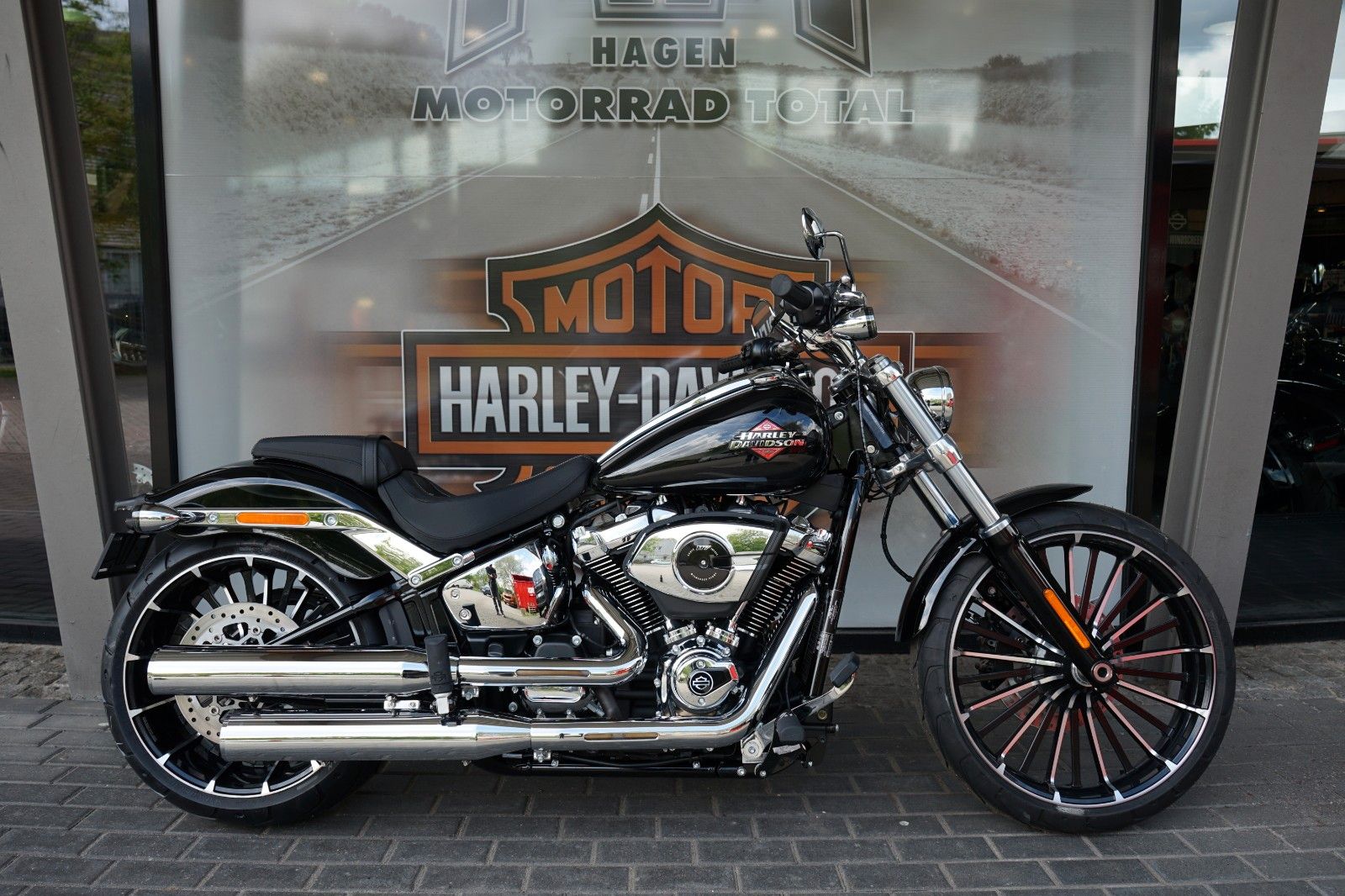 Fahrzeugabbildung Harley-Davidson Breakout 117 2025 Midnight Firestorm