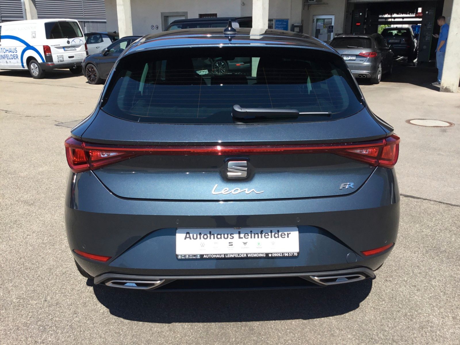 Fahrzeugabbildung SEAT Leon 1.5 eTSI FR DSG+18"+LED+ACC+Kamera+Sitzheiz