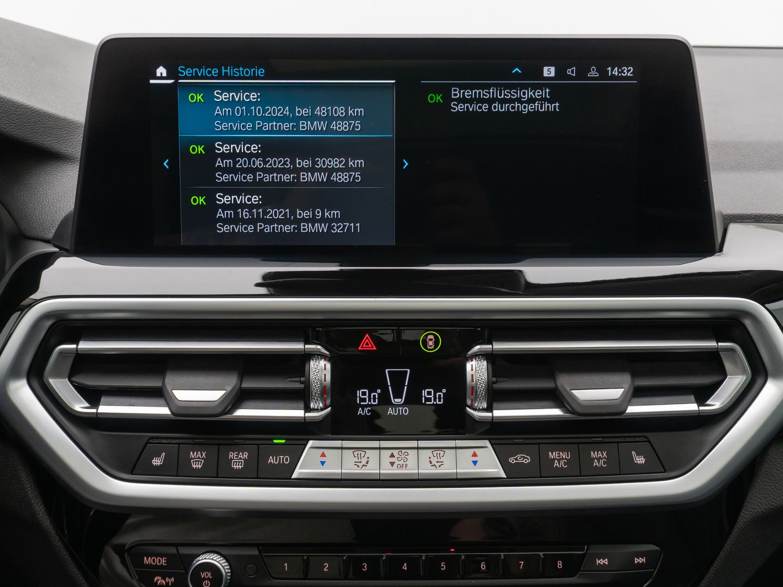 Fahrzeugabbildung BMW X3 xD30e DAB Kamera FernlichtAs Panorama Leder