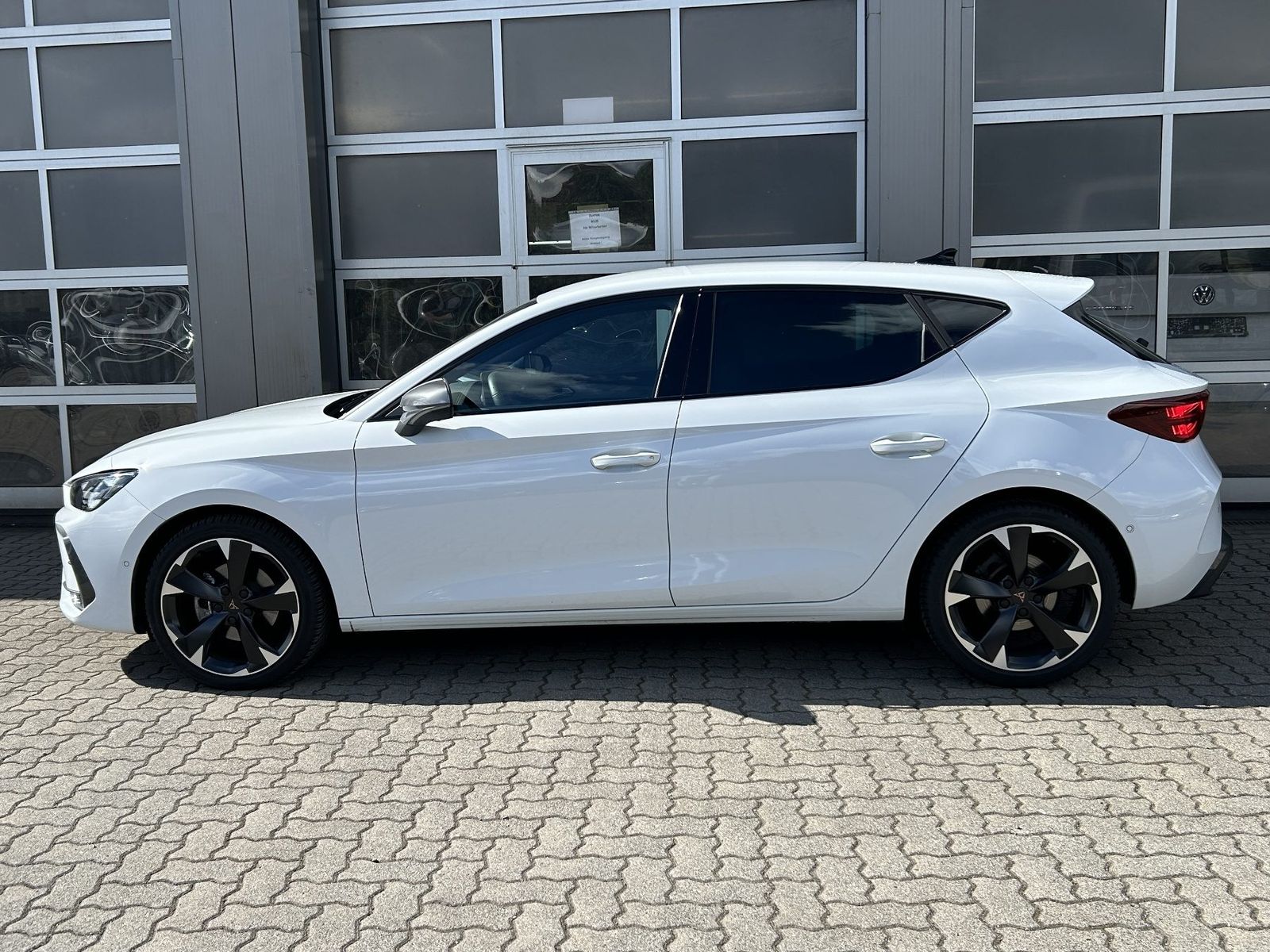 Cupra Leon 2.0 TDI Allwetter LED Shz Navi KeyLess imagem 3