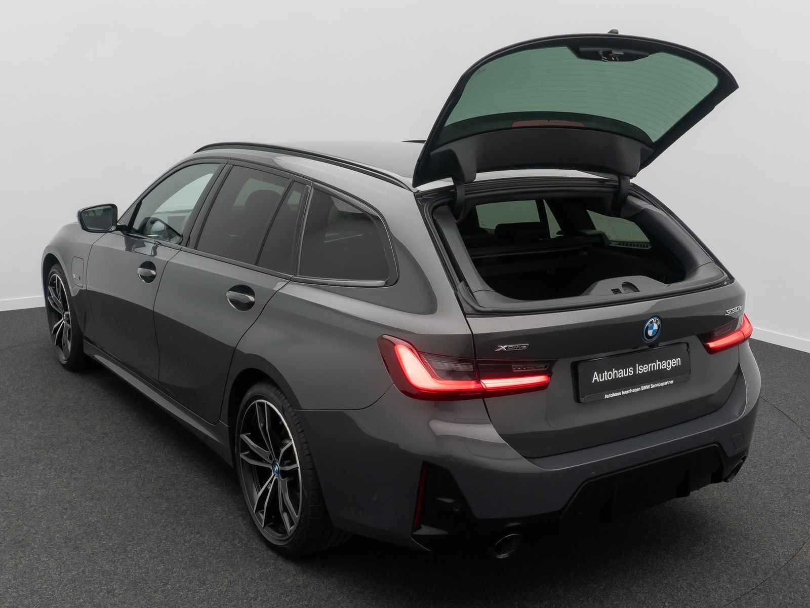 Fahrzeugabbildung BMW 330e xD MSport Kamera HUD DAB AHK Komfort 19Zoll