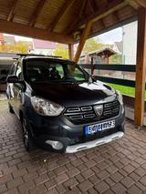 Dacia Lodgy TCe 130 GPF Stepway Plus+AHK+Zusatzfedern+ - Dacia: Van, 7 Sitzer