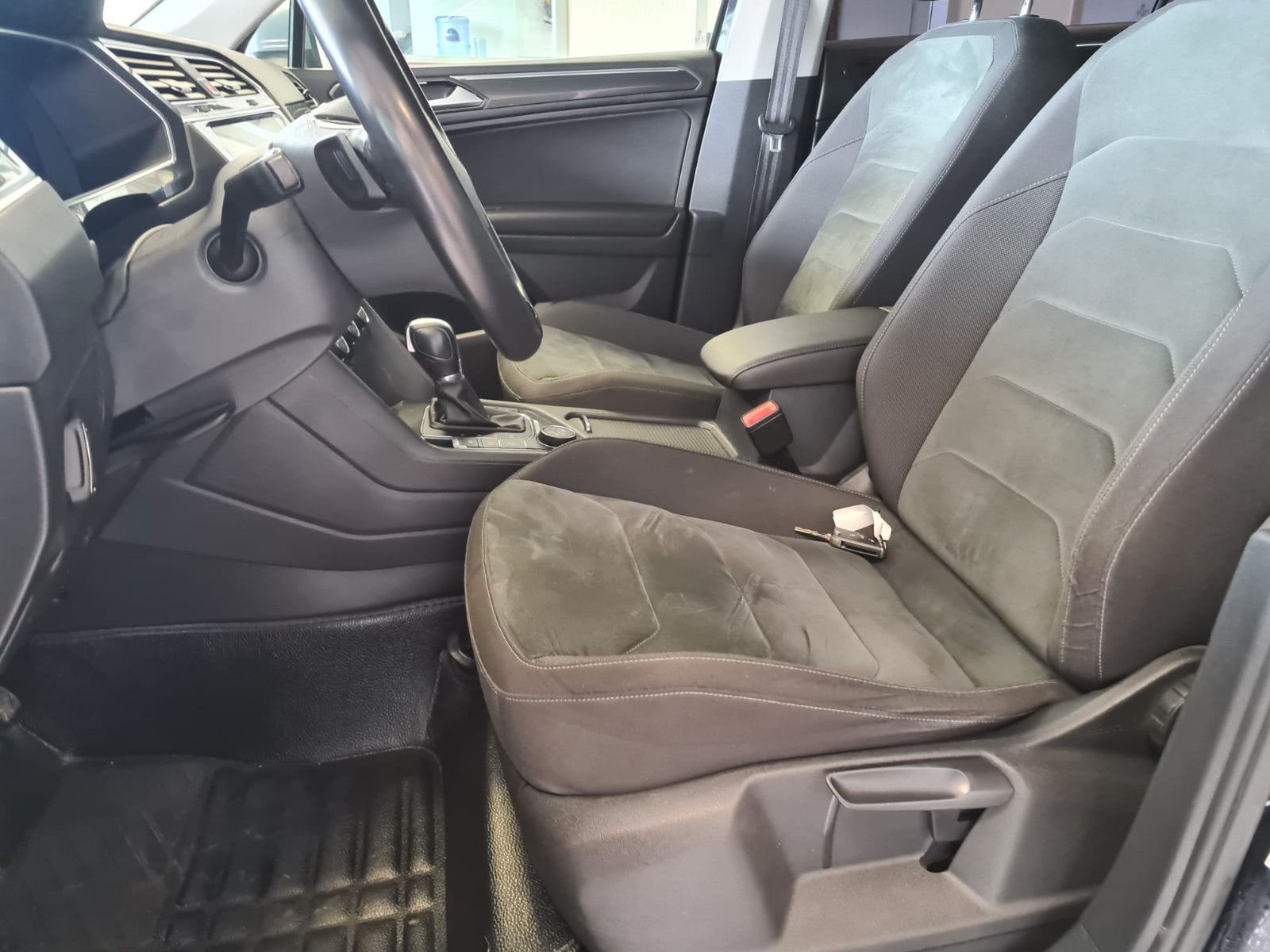 Fahrzeugabbildung Volkswagen Tiguan Allspace Highline 4Motion / LED / NAVI /