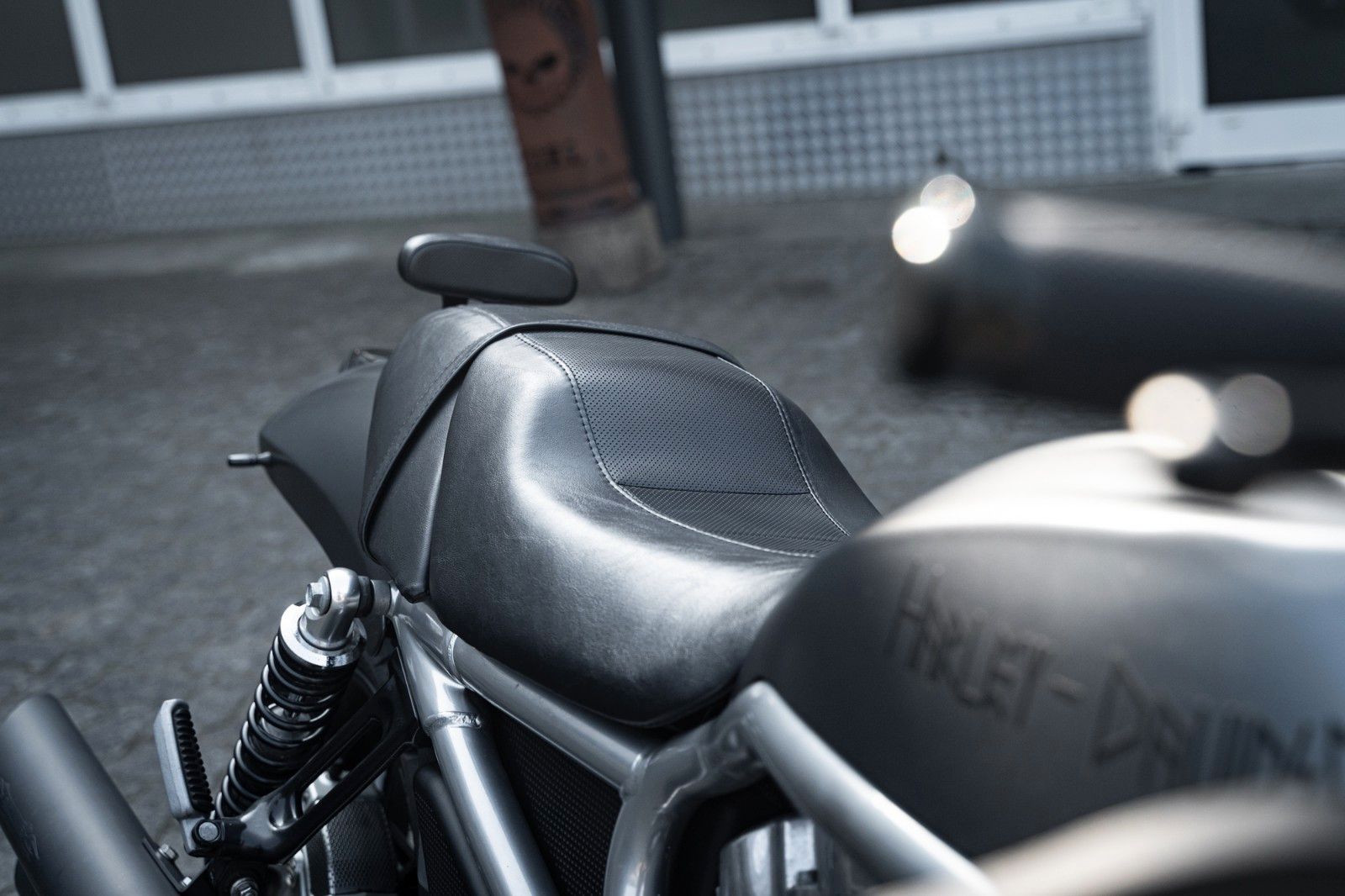Fahrzeugabbildung Harley-Davidson VRSCR STREET ROD - REMUS ENDSCHALLDÄMPFER -