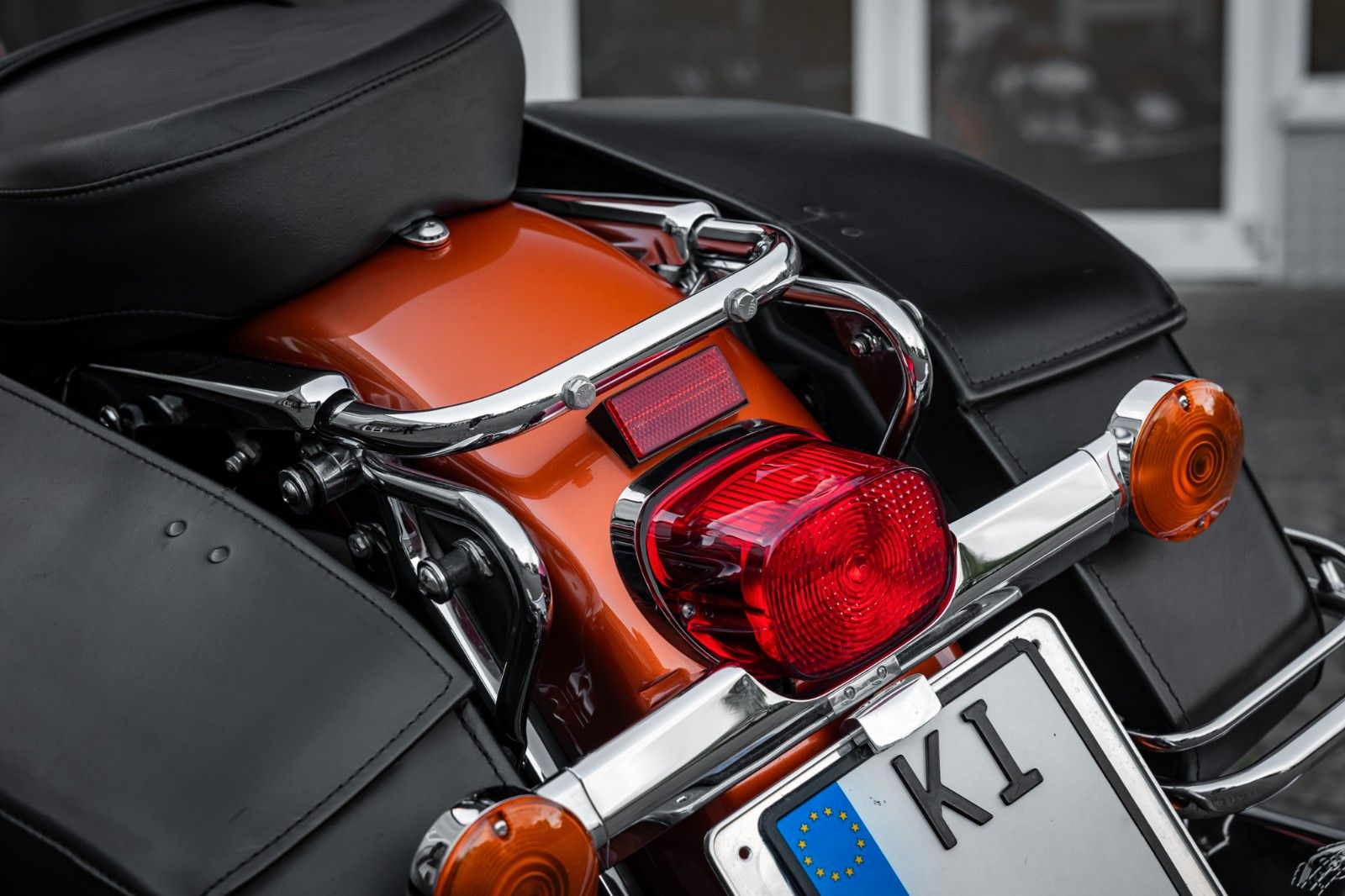 Fahrzeugabbildung Harley-Davidson FLHRC Road King Classic - BLACK BEAR - SELTEN