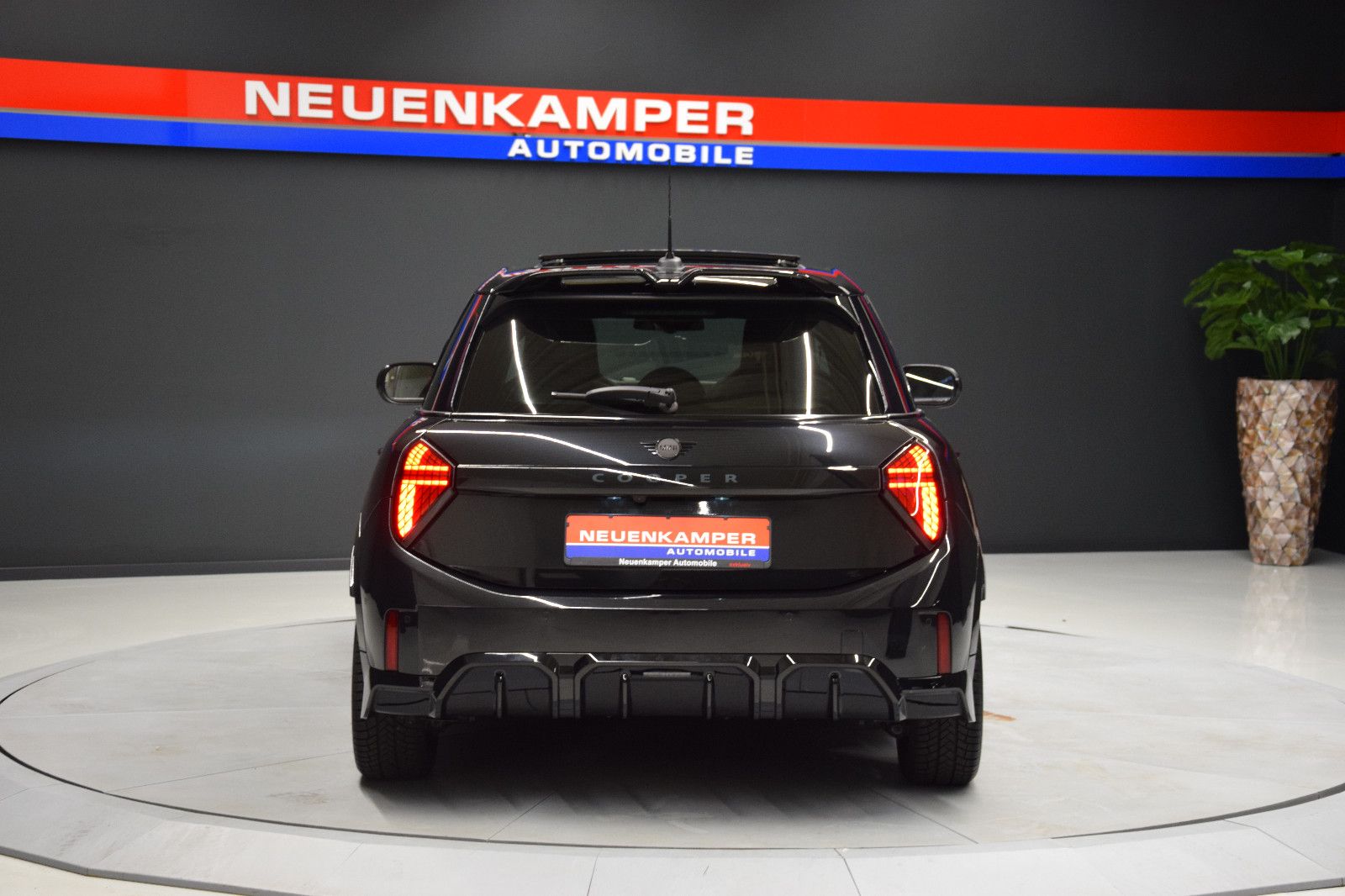 Fahrzeugabbildung MINI Cooper C John 5-Trg. Cooper Works Trim HuD Pano