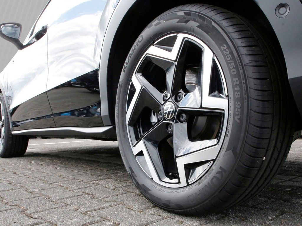 Volkswagen T-Roc 1.5 eTSI DSG R-Line 19 LED SideAssist foto 5