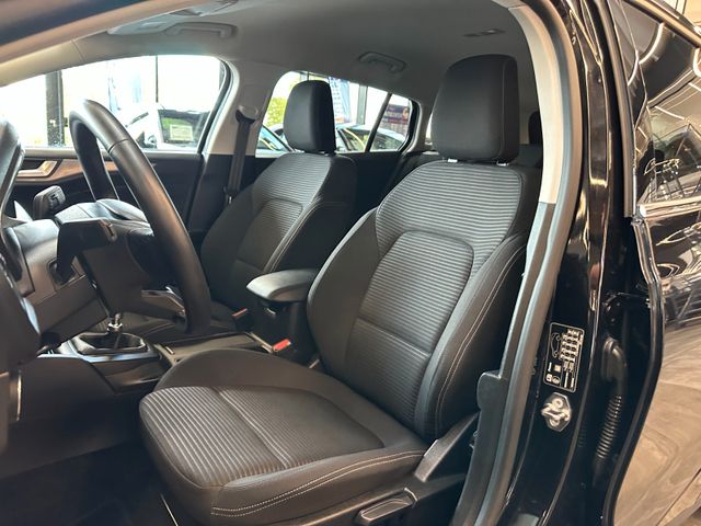 MYAUTOCENTER – Gebraucht- und Jahreswagen mit Werkstattservice in Pfaffenhofen Ford Focus *KEYLESS*ACC*NAV*1-HAND*2-ZONEN*