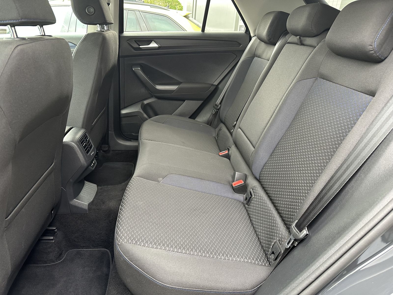 Fahrzeugabbildung Volkswagen T-Roc 2.0 TDI DSG Style NAV+ACC+KAM+VCOCK+PP+1HD