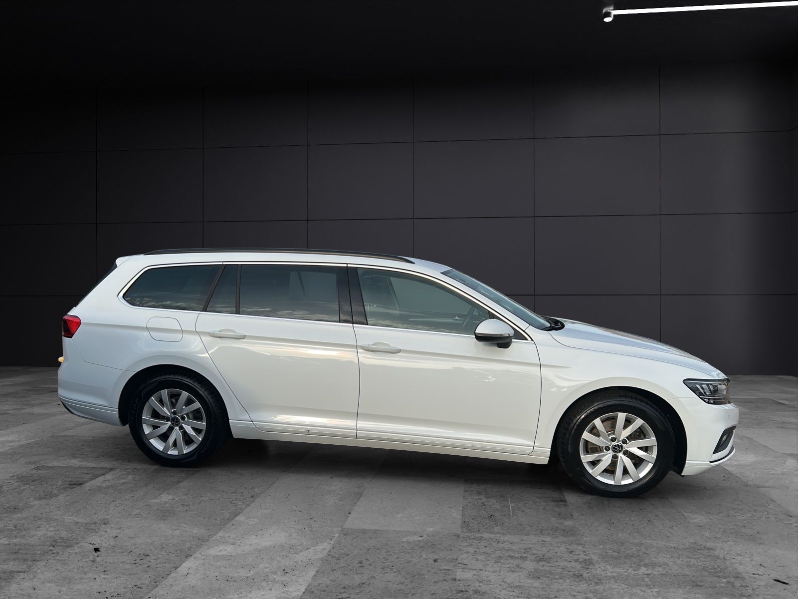 Fahrzeugabbildung Volkswagen Passat Variant Business TDI DSG LED ACC SHZ Rear