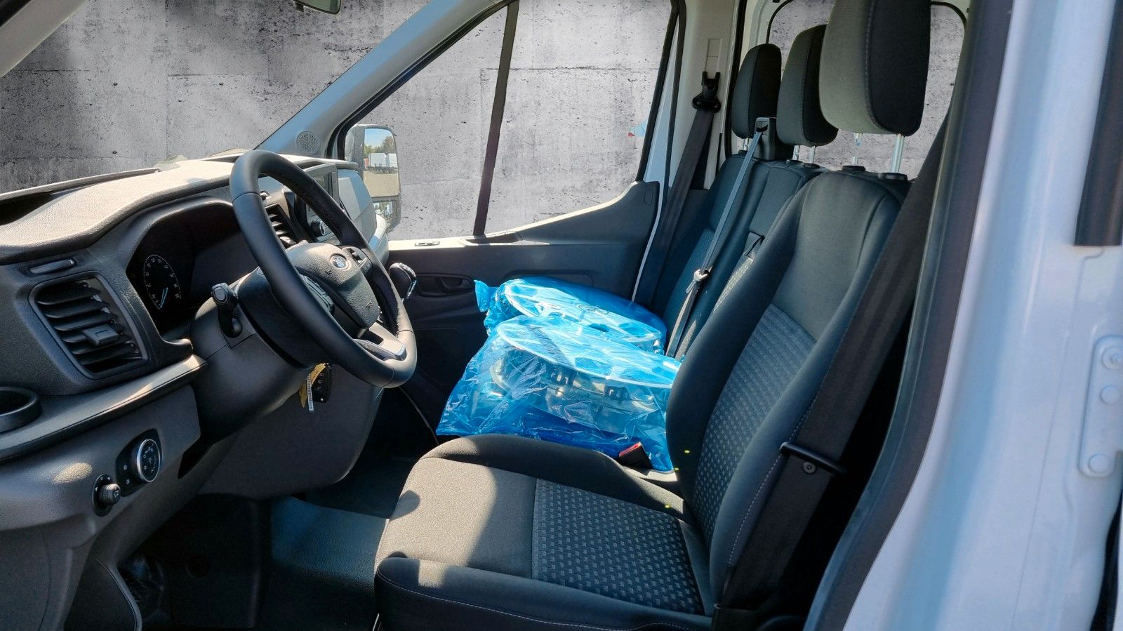 Fahrzeugabbildung Ford Transit Pritsche Plane Spriegel 350 L3