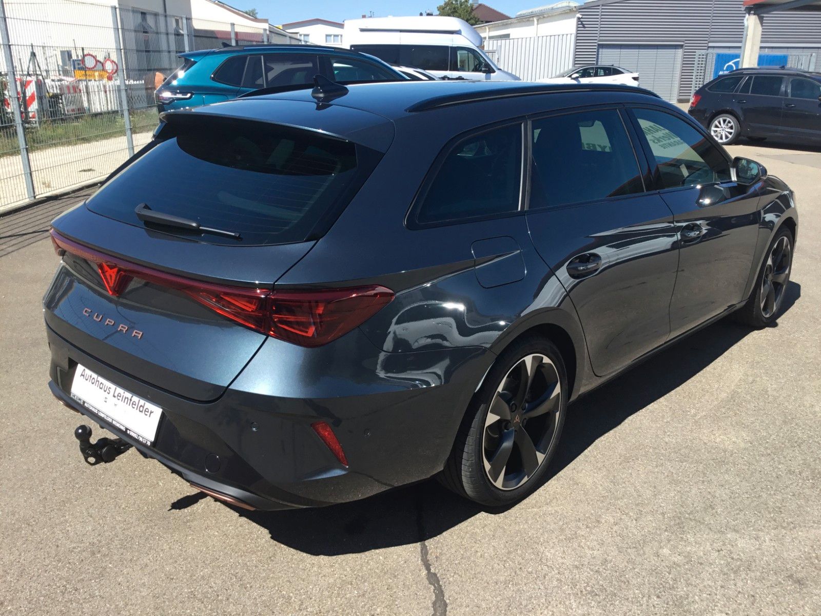 Fahrzeugabbildung CUPRA Leon 1.5 E-HYBRID DSG Sportstourer+AHK+Kamera+18