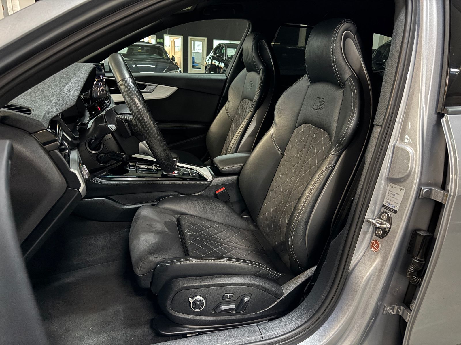 Fahrzeugabbildung Audi A4 35 TDI S-LINE BLACK RS4 SITZE MASSAGE VIRTUAL