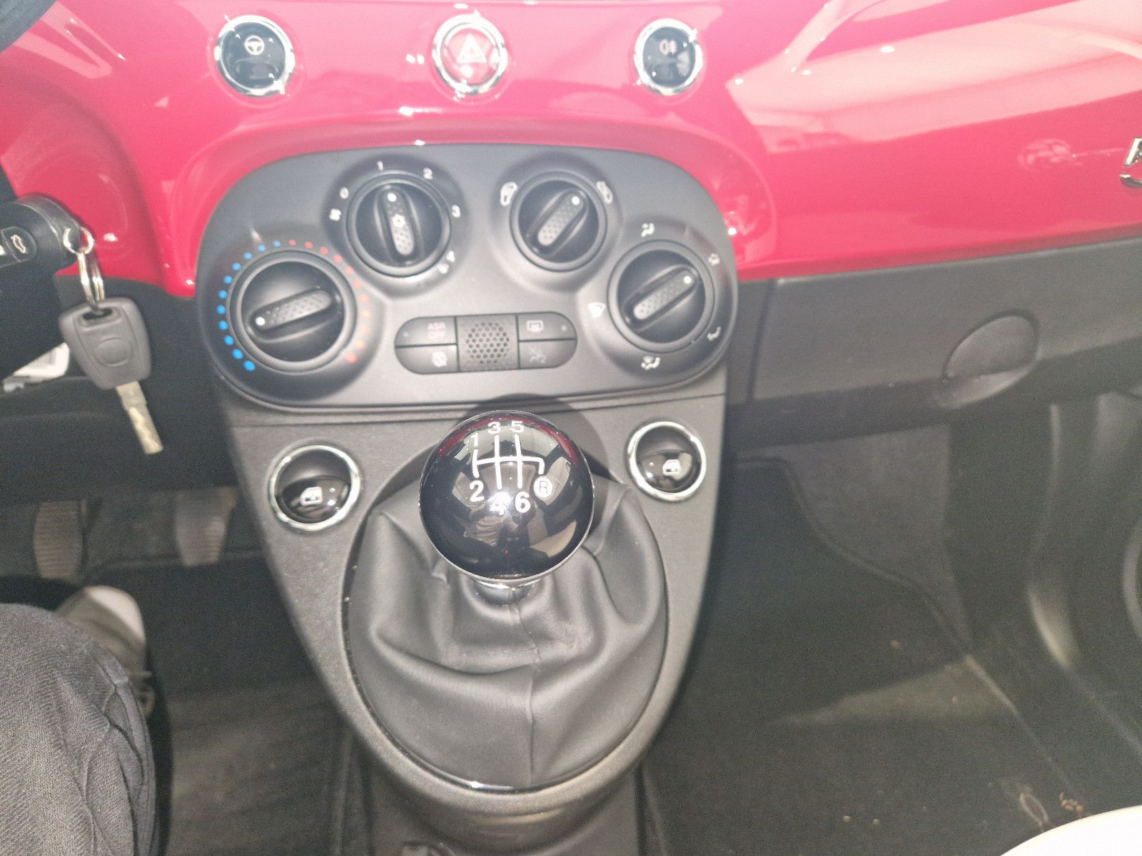 Fahrzeugabbildung Fiat 500C 1.0 GSE N3 Hybrid DOLCEVITA PDC