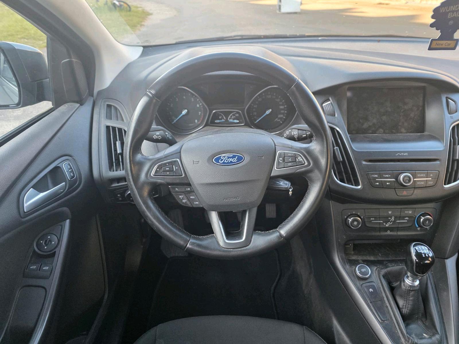 Ford Focus 2015 — photo 12