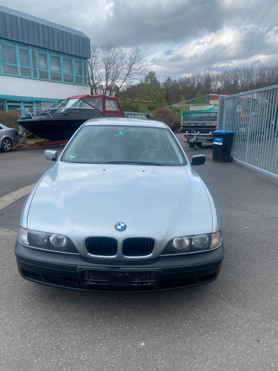 BMW 520i A aus 2 Hand mit wenig Kilometern
