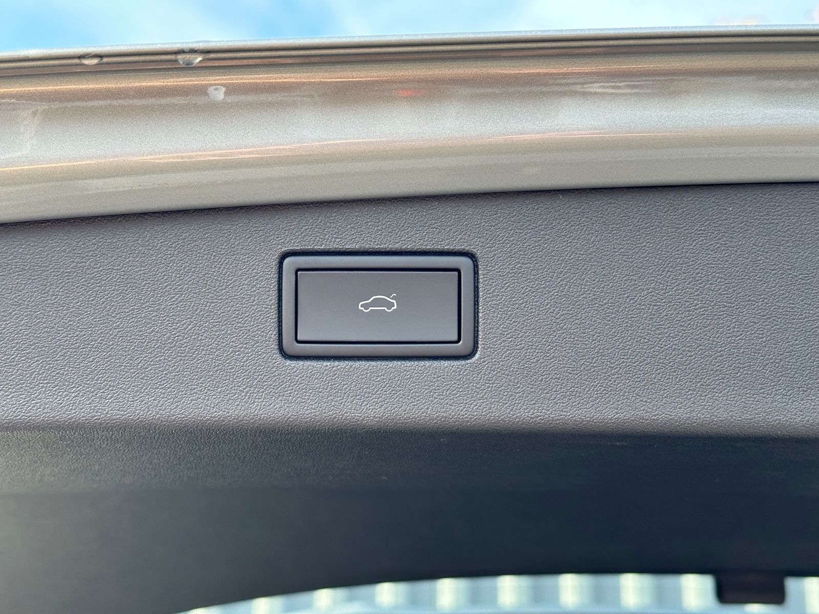 Fahrzeugabbildung Volkswagen Tiguan 1.5 eTSI R-Line*Panorama-Dach*AHK*SHZ*LHZ