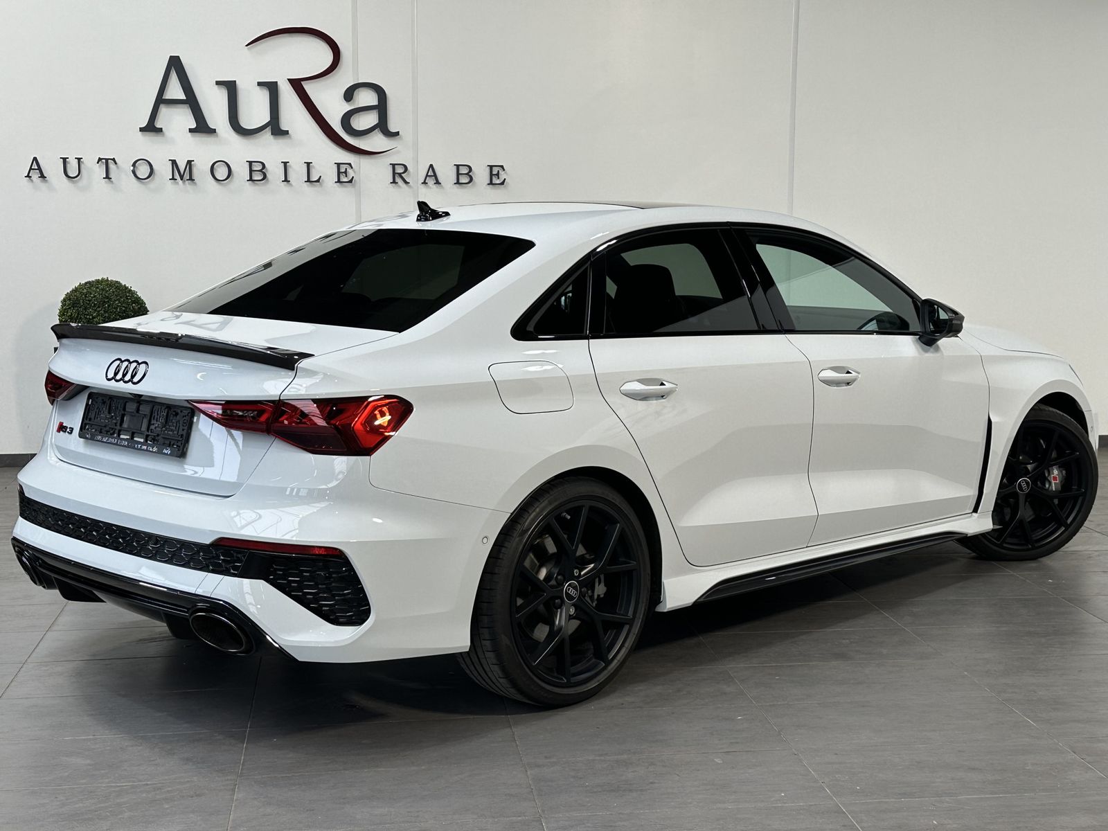 Fahrzeugabbildung Audi RS3 2.5 TFSI Qu NAV+LED+ACC+360°+PANO+B&O+HUD