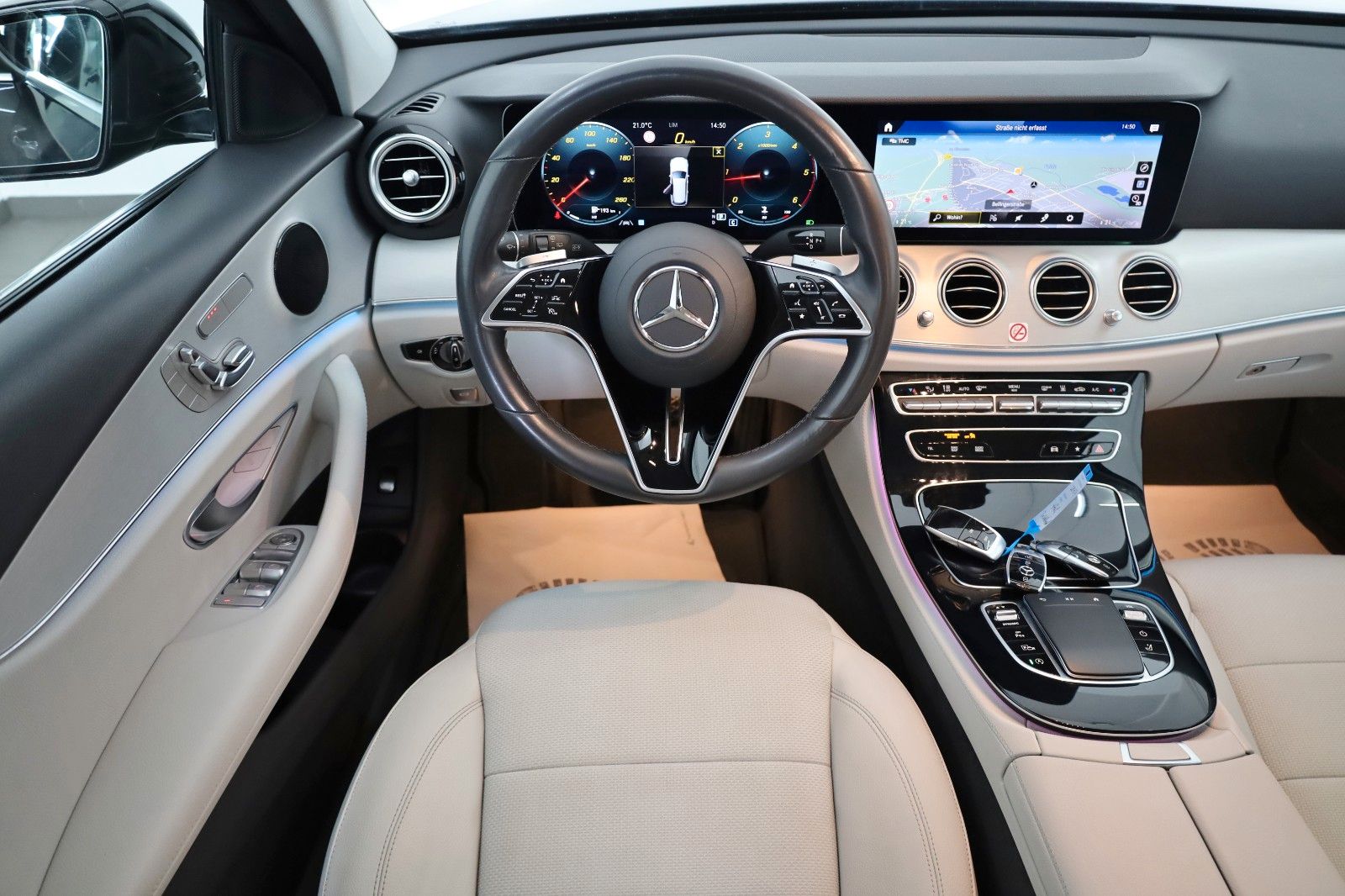Fahrzeugabbildung Mercedes-Benz E 220d 4M T Leder,Navi,LED,SH+Standhzg.,360°Kam.