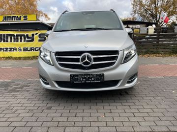 Mercedes V 220 - 3