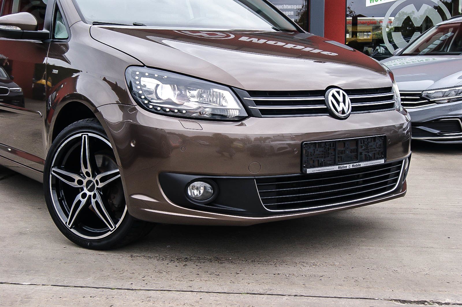 Fahrzeugabbildung Volkswagen Touran 16TDI Cup BI-XENON 7-SITZE SITZG PARKLENK