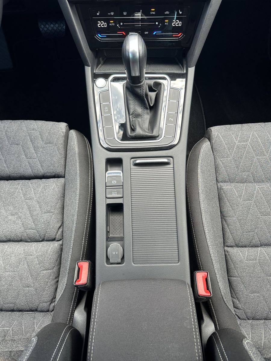 Fahrzeugabbildung Volkswagen Passat Variant 2.0 TDI DSG Business NAV+LED+ACC