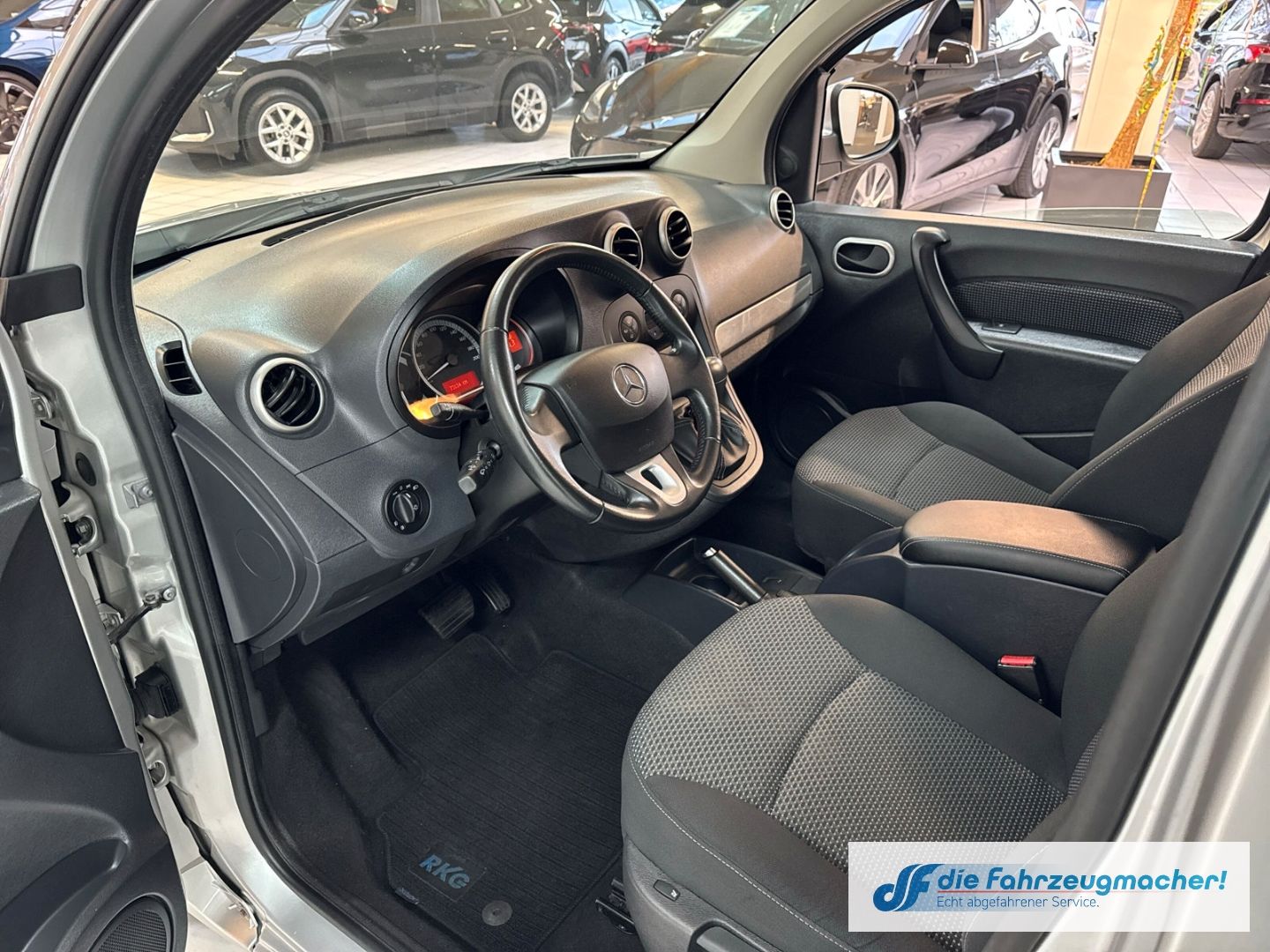 Fahrzeugabbildung Mercedes-Benz Citan 112 lang Klimaautom SHZ Temp PDC Berganfah