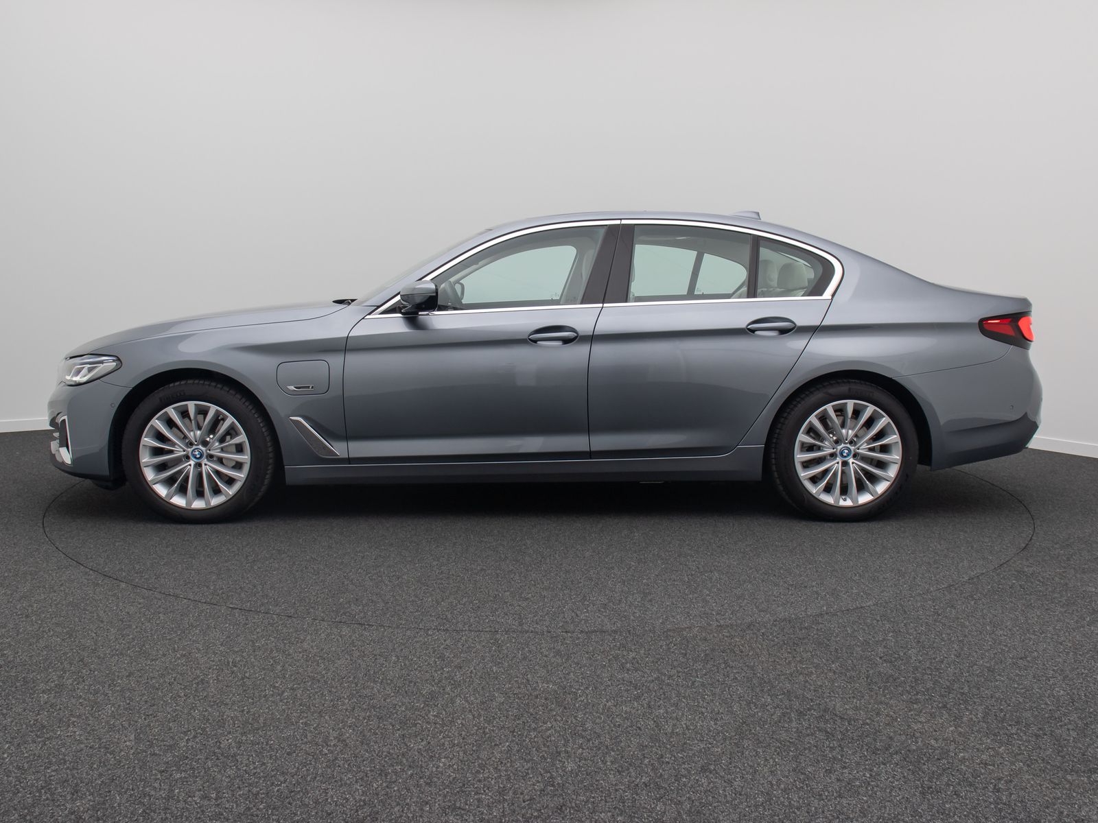 Fahrzeugabbildung BMW 530e Luxury Line 360°Glasdach Laser HUD DAB HiFi