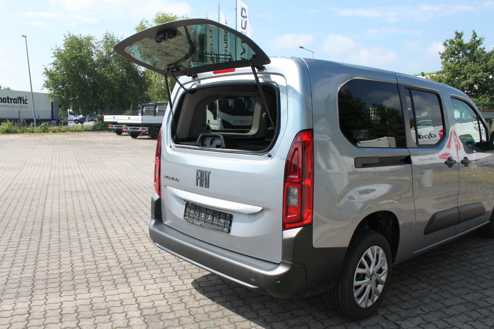 Fahrzeugabbildung Fiat Doblò Kombi 130PS Automatik 2x Schiebetür