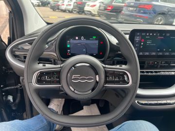 Fahrzeugabbildung Fiat 500e Icon, Navi, Sitzheiz. Großer AKKU!!!