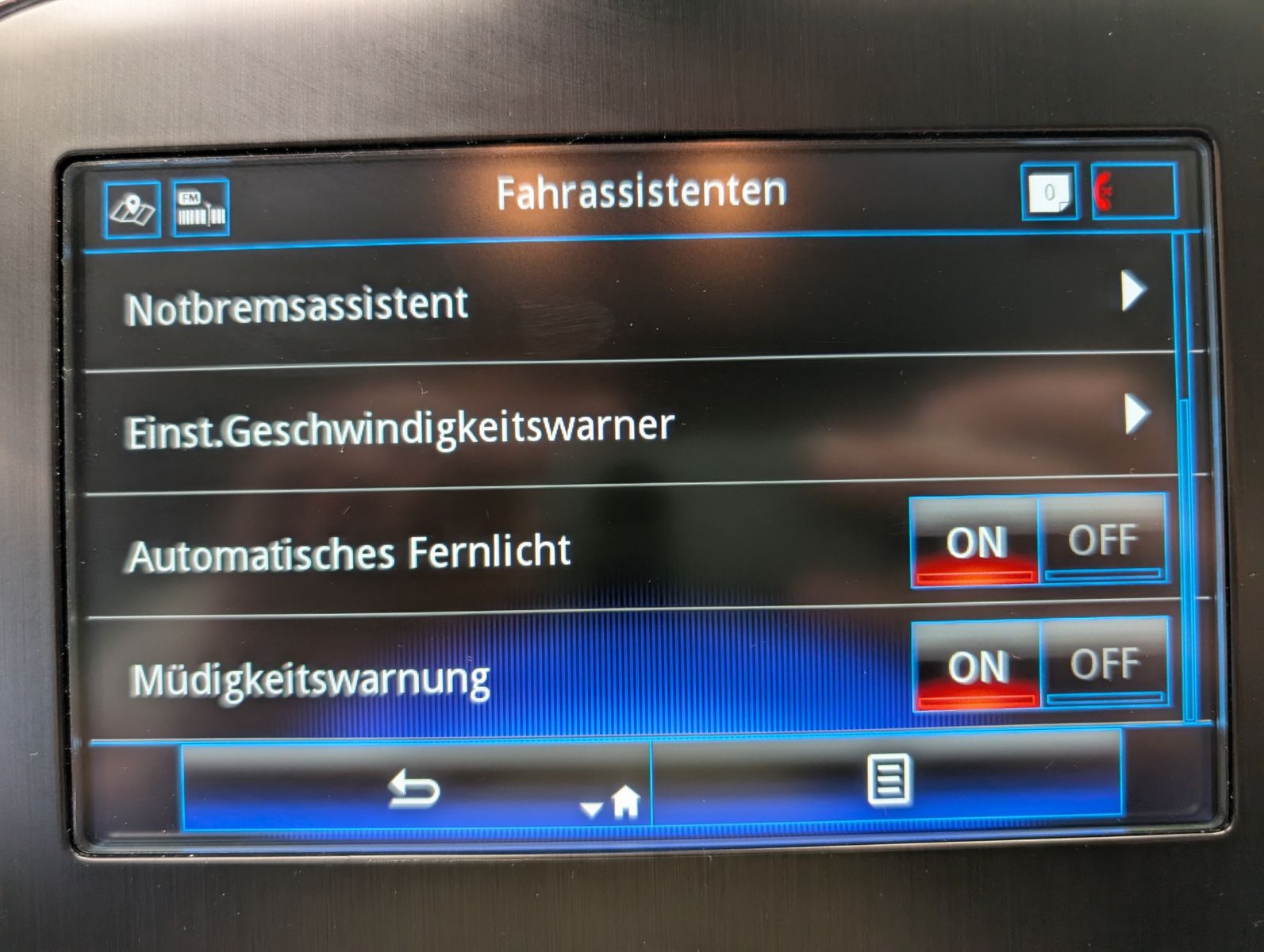 Fahrzeugabbildung Renault Grand Scenic 1.7 BLUE dCiFamily-Paket PDC v/h