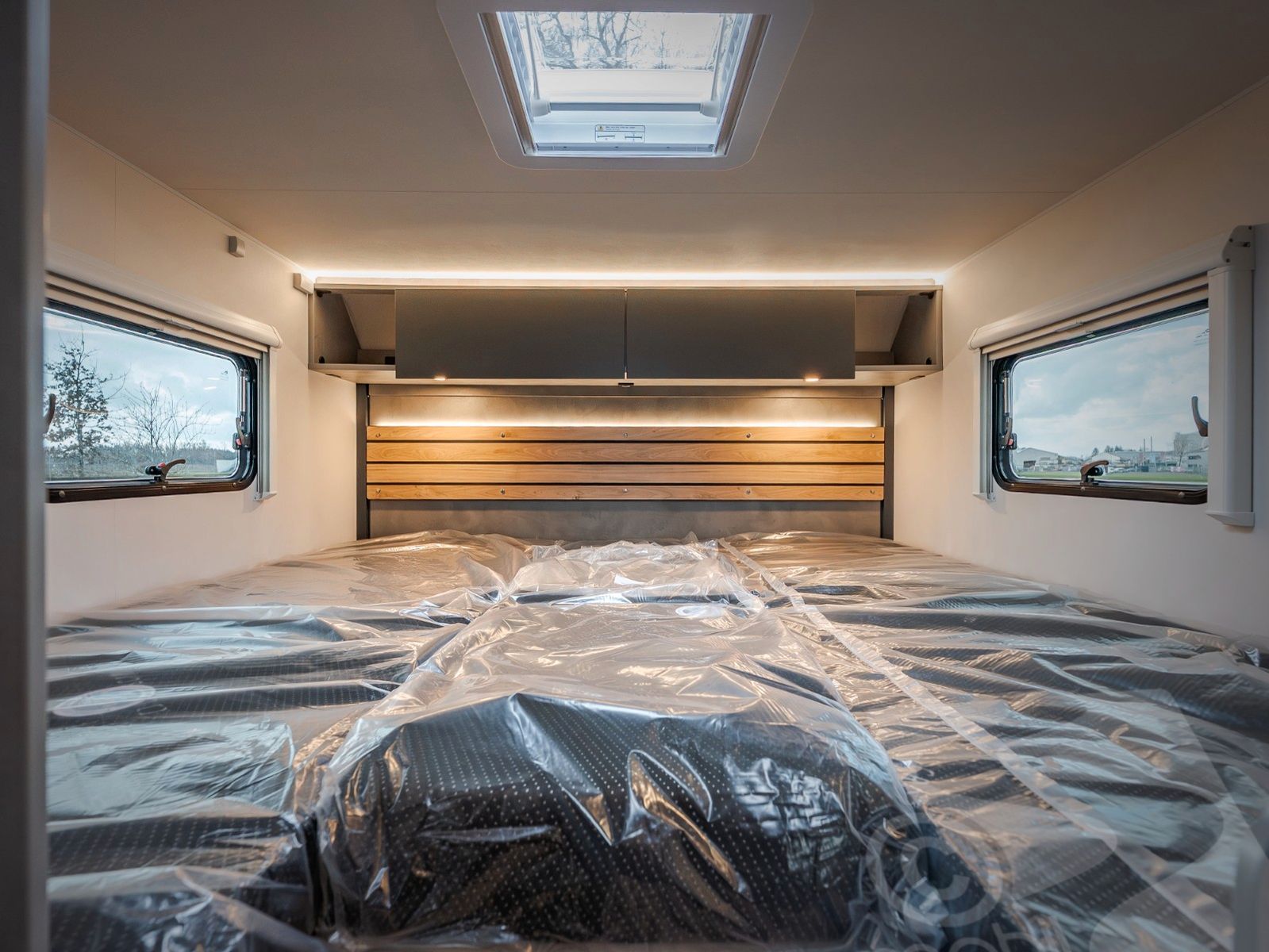 Fahrzeugabbildung Crosscamp EXPDN 7.4 E Peugeot Automatik