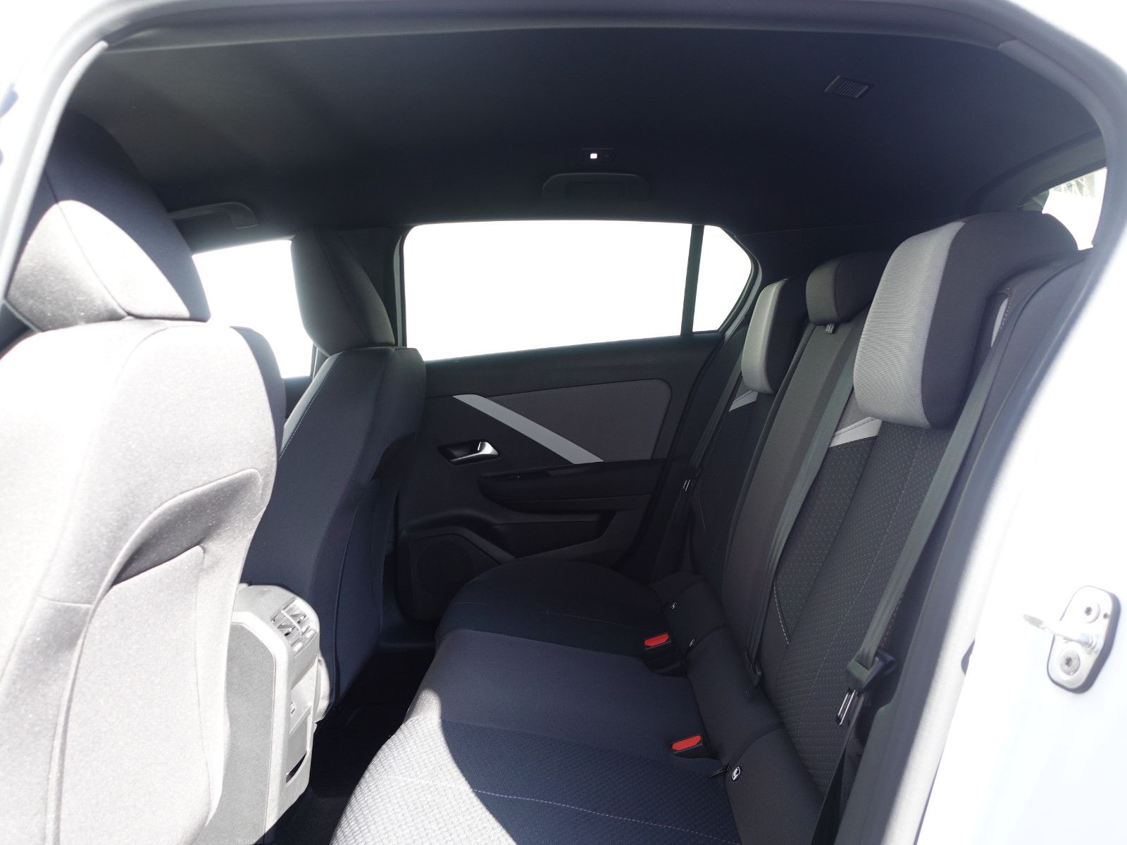 Fahrzeugabbildung Opel Astra Edition 1.2T,Navi,Kamera,Sitzhzg,AGR-Sitz
