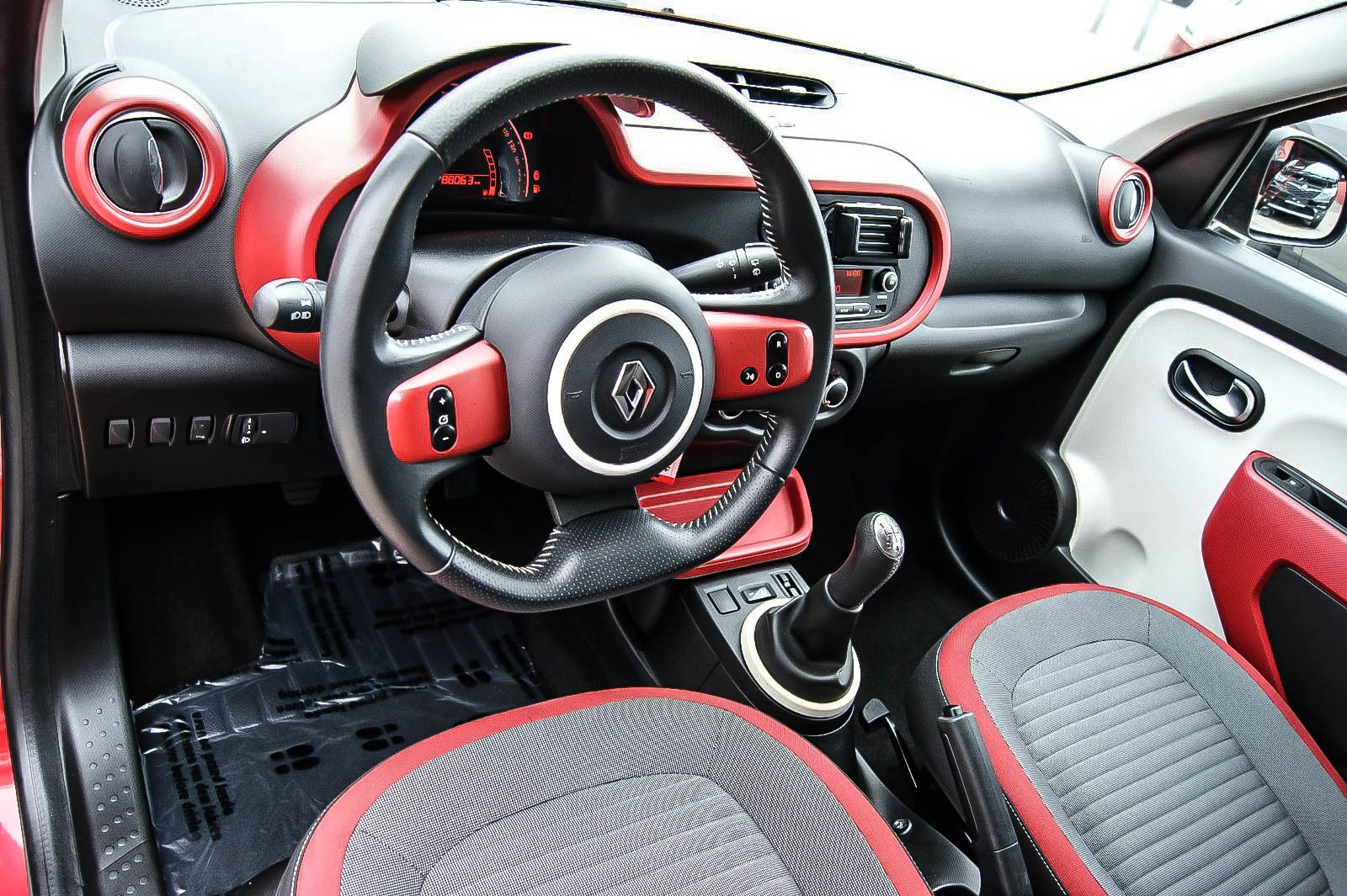 Fahrzeugabbildung Renault Twingo Dynamique 1.0 FALTDACH PDC SIHZG TEMPOMAT