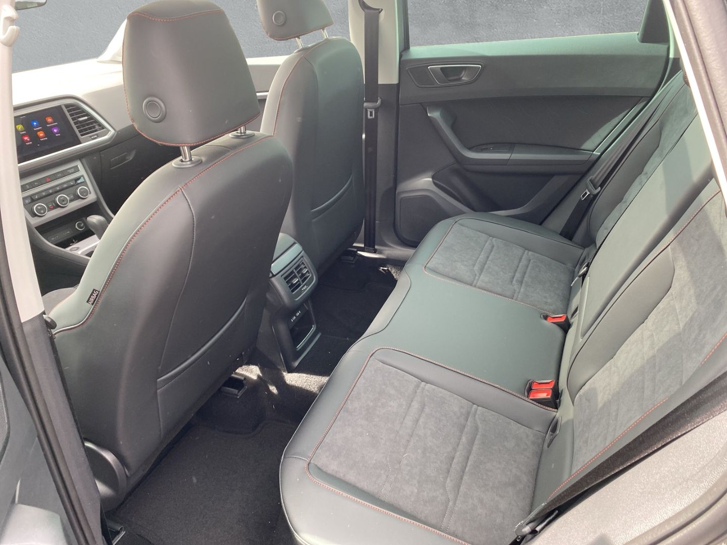Fahrzeugabbildung SEAT Ateca FR 4Drive 2.0 TDI*NAVI*AHK*PANO*SHZ*PDC*CA