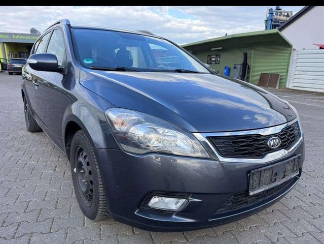 Kia Ceed SW / cee d SW Spirit 1.6 Hdi Kombi 2 Hand E