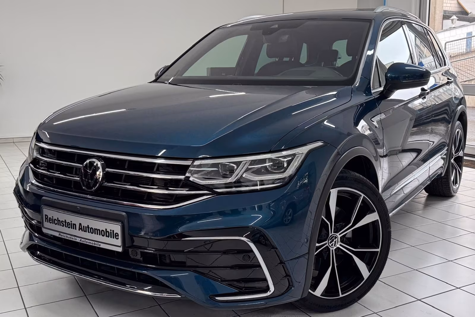 Volkswagen Tiguan TSI 4M R-LINE AHK PANO LEDER NETTO 32.000