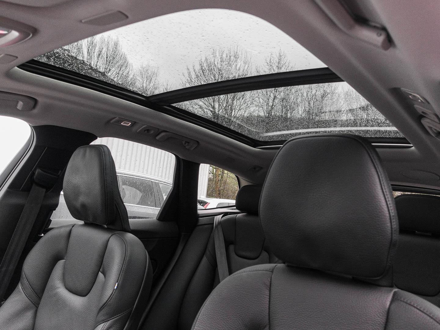 Volvo XC60 Plus Dark Recharge Plug-In Hybrid AWD T6 Tw