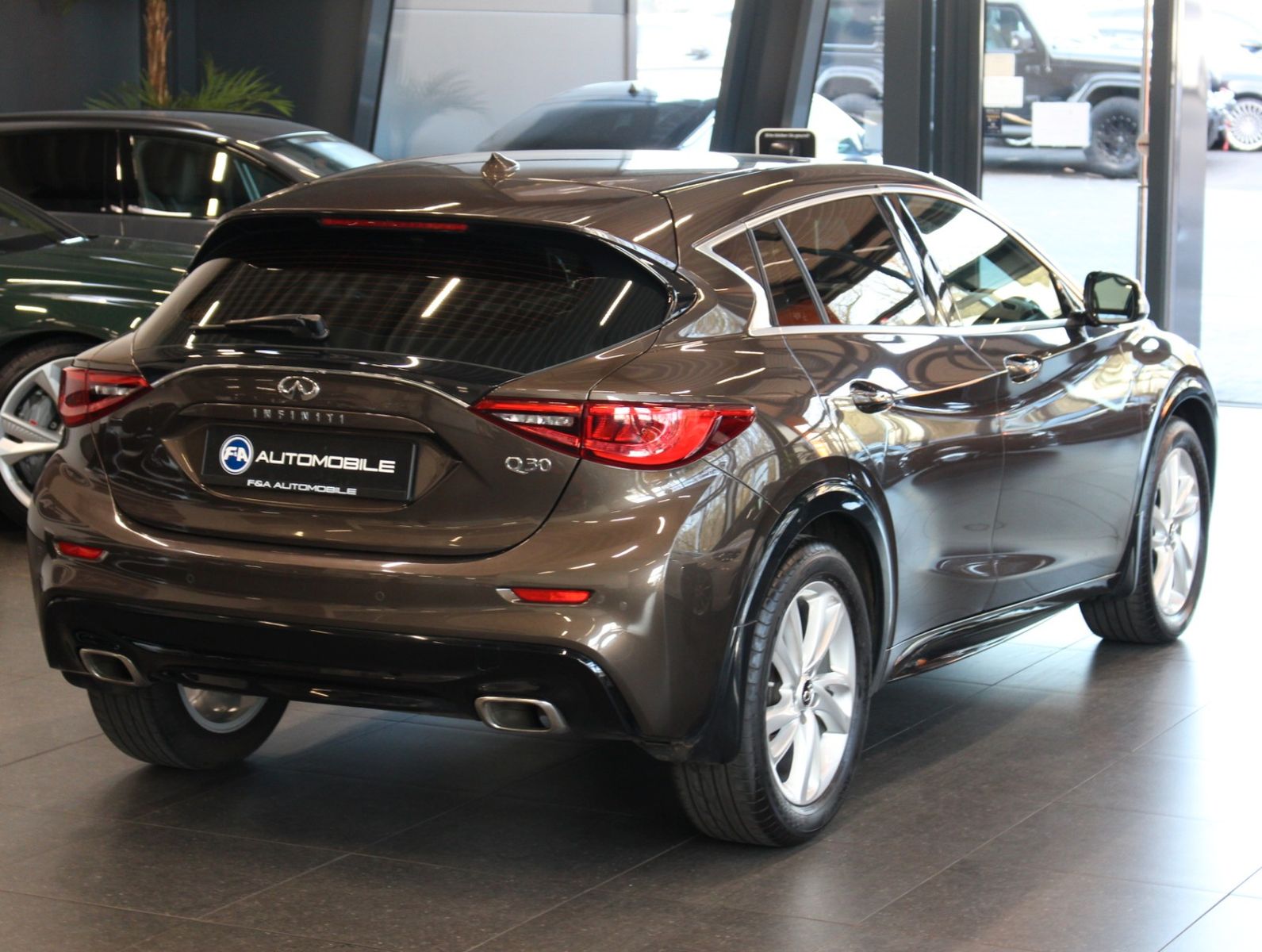 Fahrzeugabbildung Infiniti Q30 1.6 Premium 2. Hand*Navi*Kamera