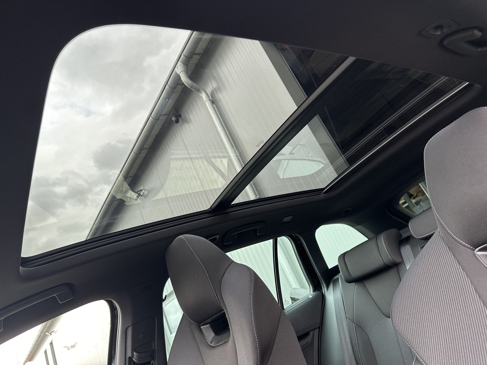 Fahrzeugabbildung SKODA Octavia Combi Sportline NAV+LED+ACC+PANO+HEAD-UP