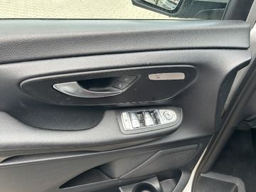 Mercedes V 220 - 7