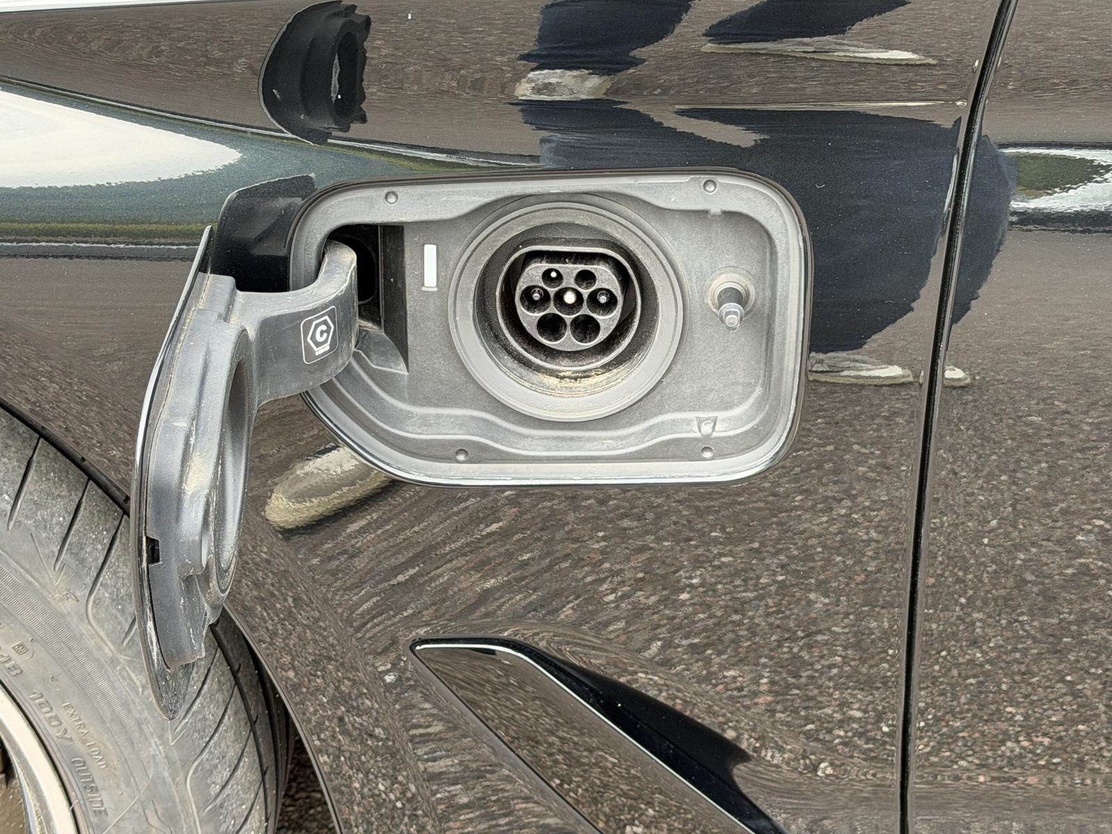BMW 520e A M Sportpaket DAB WLAN Pano.Dach Shz PDC