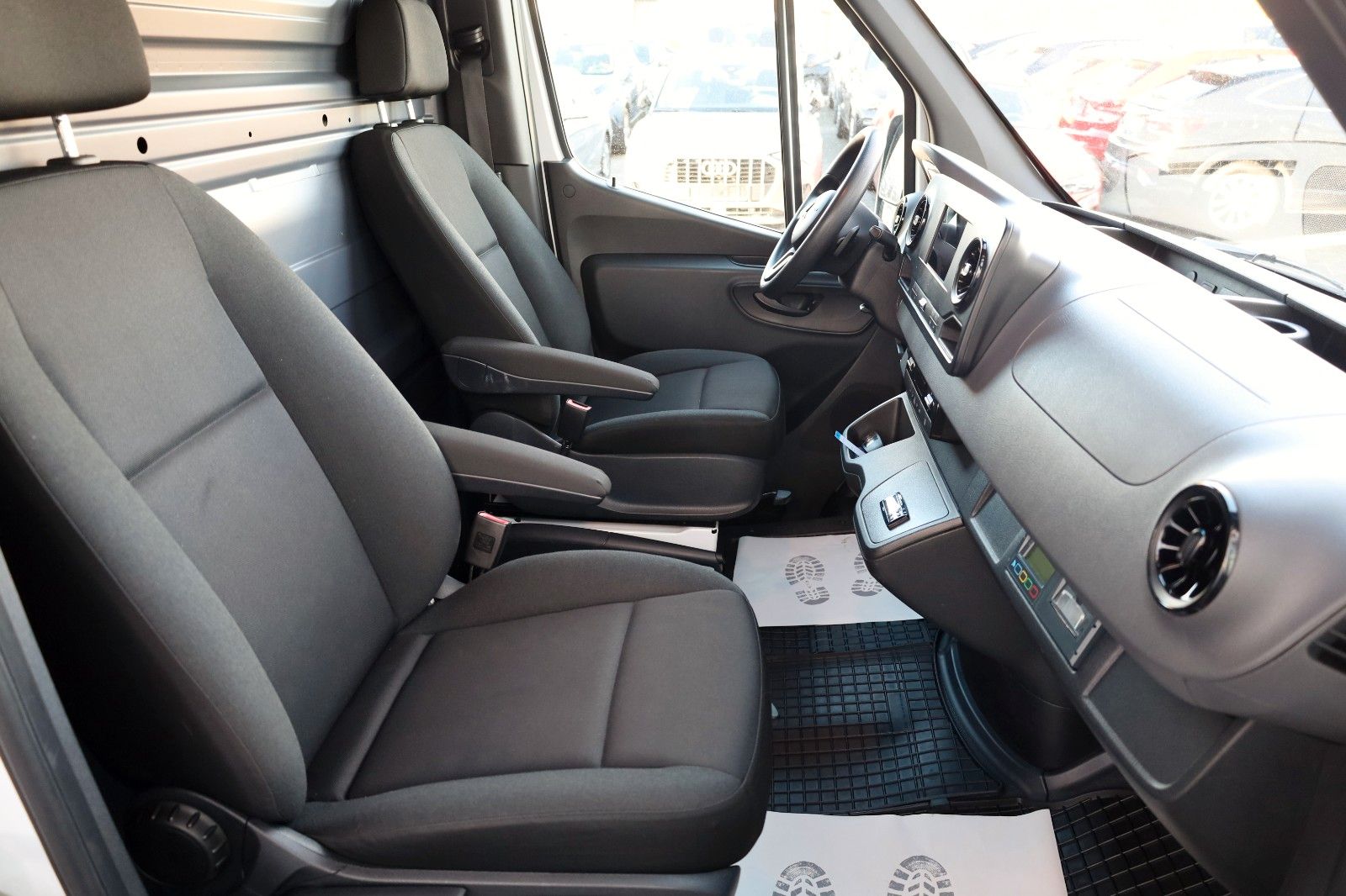 Fahrzeugabbildung Mercedes-Benz Sprinter III 319 CDI L3 / L4 Pharmamobil, MAXI