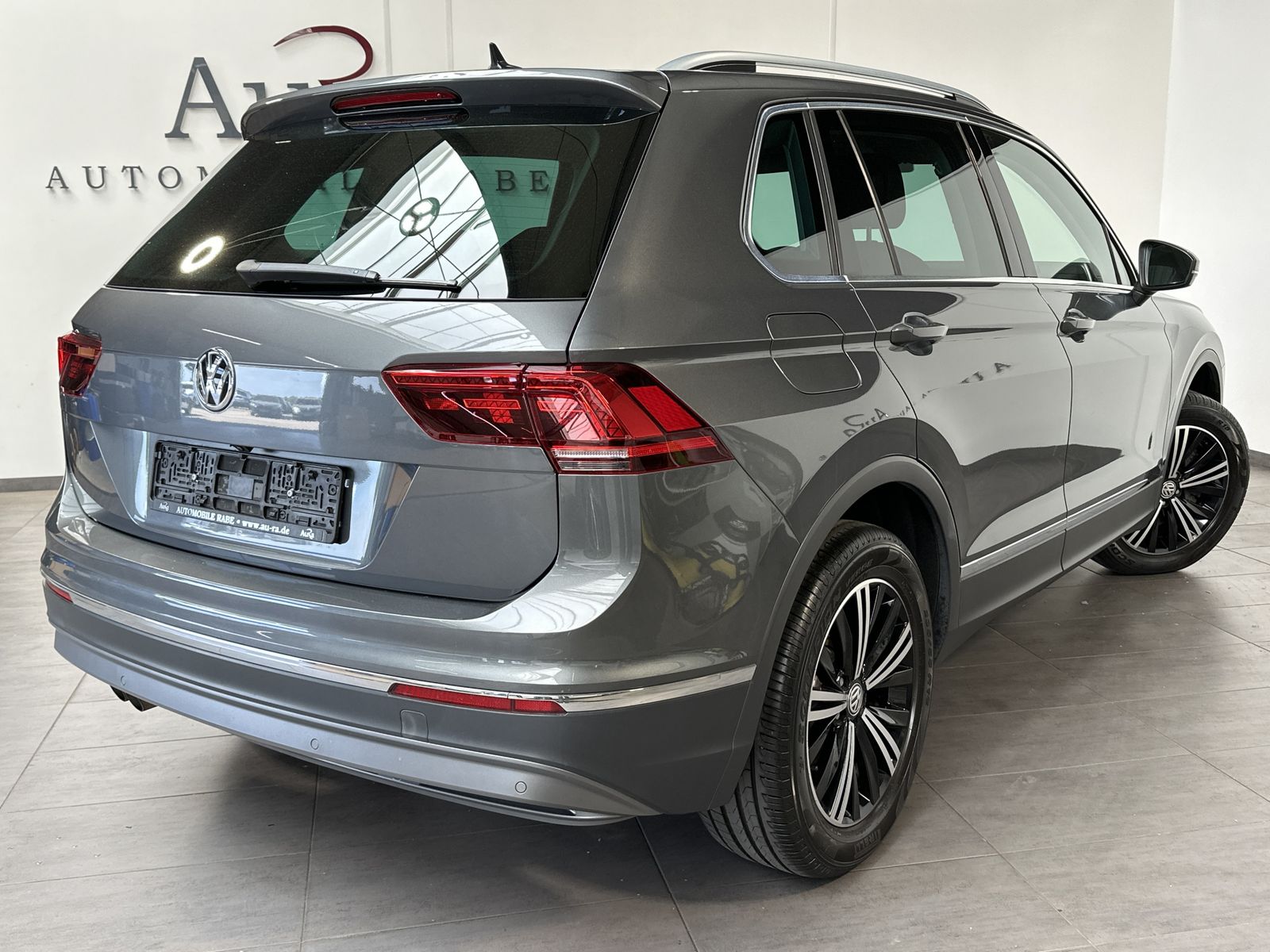 Fahrzeugabbildung Volkswagen Tiguan 2.0 TDI DSG 4M HL NAV+LED+AHK+HUD+VCOCK