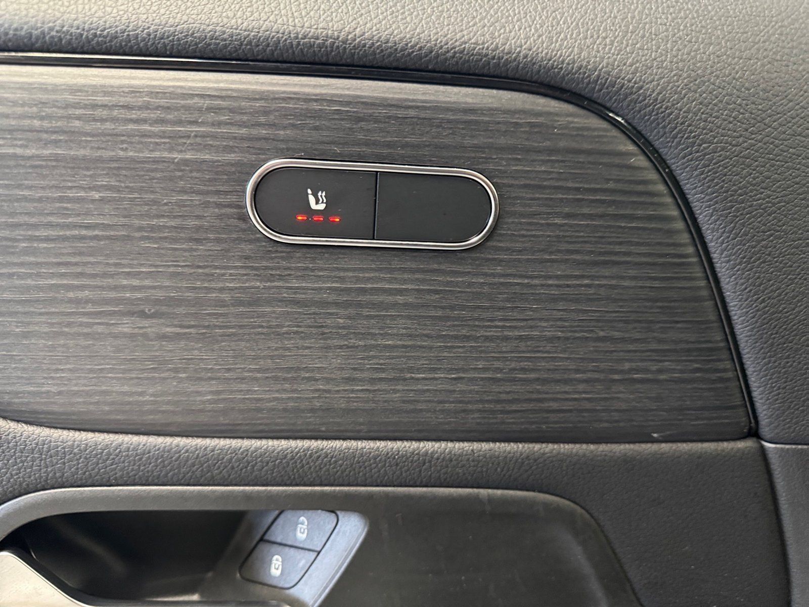 Fahrzeugabbildung Mercedes-Benz GLA 200 Progressive*Pano*Distro*HuD*MBeam*Totwi*