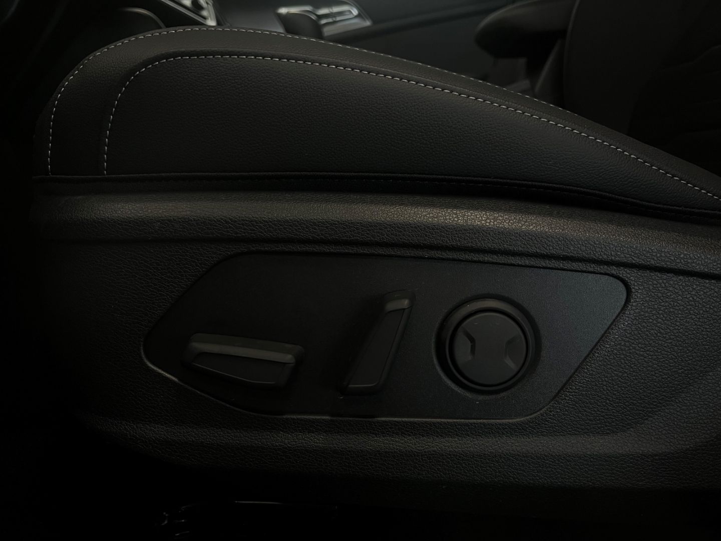 Fahrzeugabbildung Kia Sportage 1.6 T-GDI Vision, Teilleder, Navi, Lane
